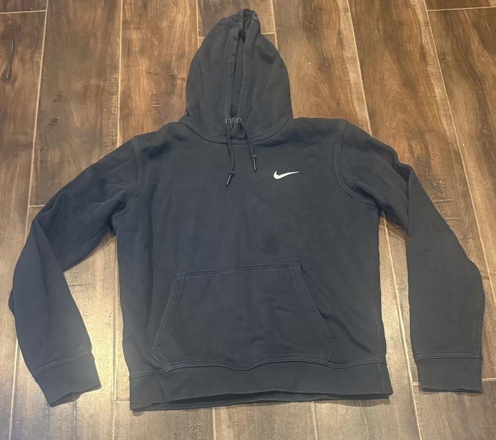 Nike Men's Classic Swoosh Pullover Hoodie in Black